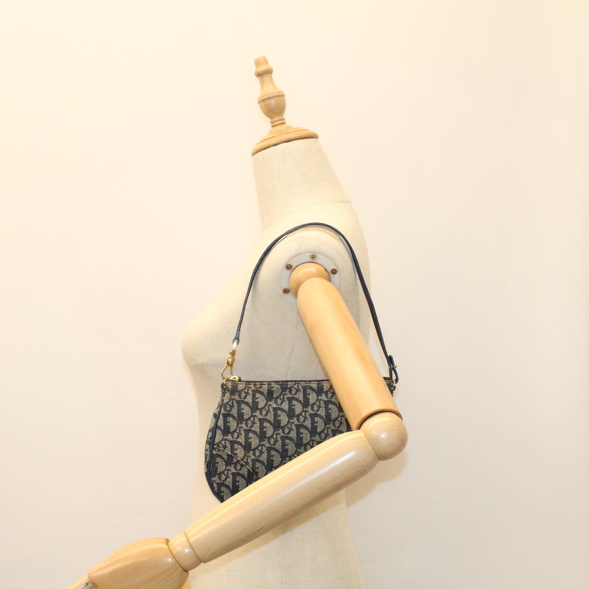 Saddle