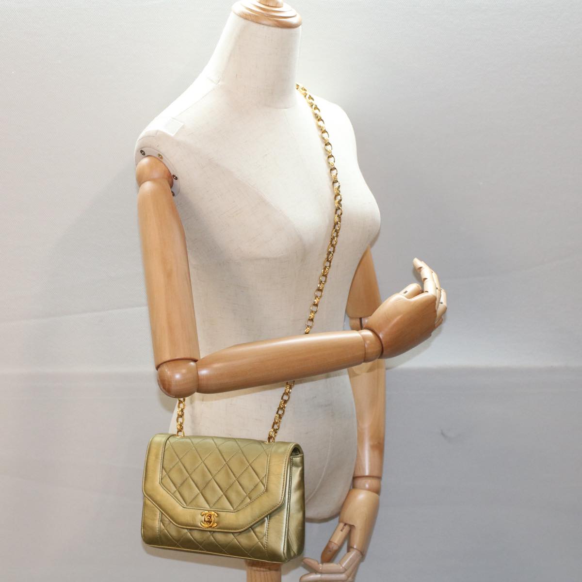 Diana Shoulder Bag